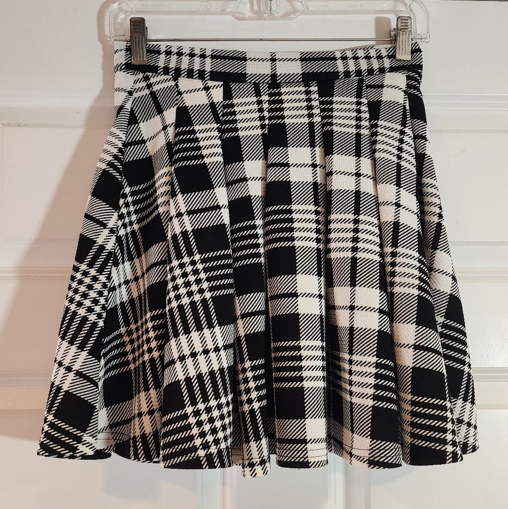 Shein Black And White Plaid Pleated Mini Skirt XS